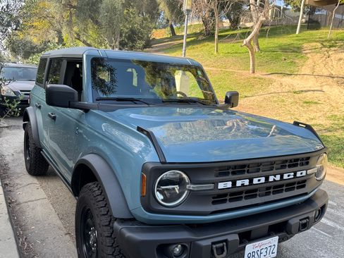 Used 2022 Ford Bronco Black Diamond image 4