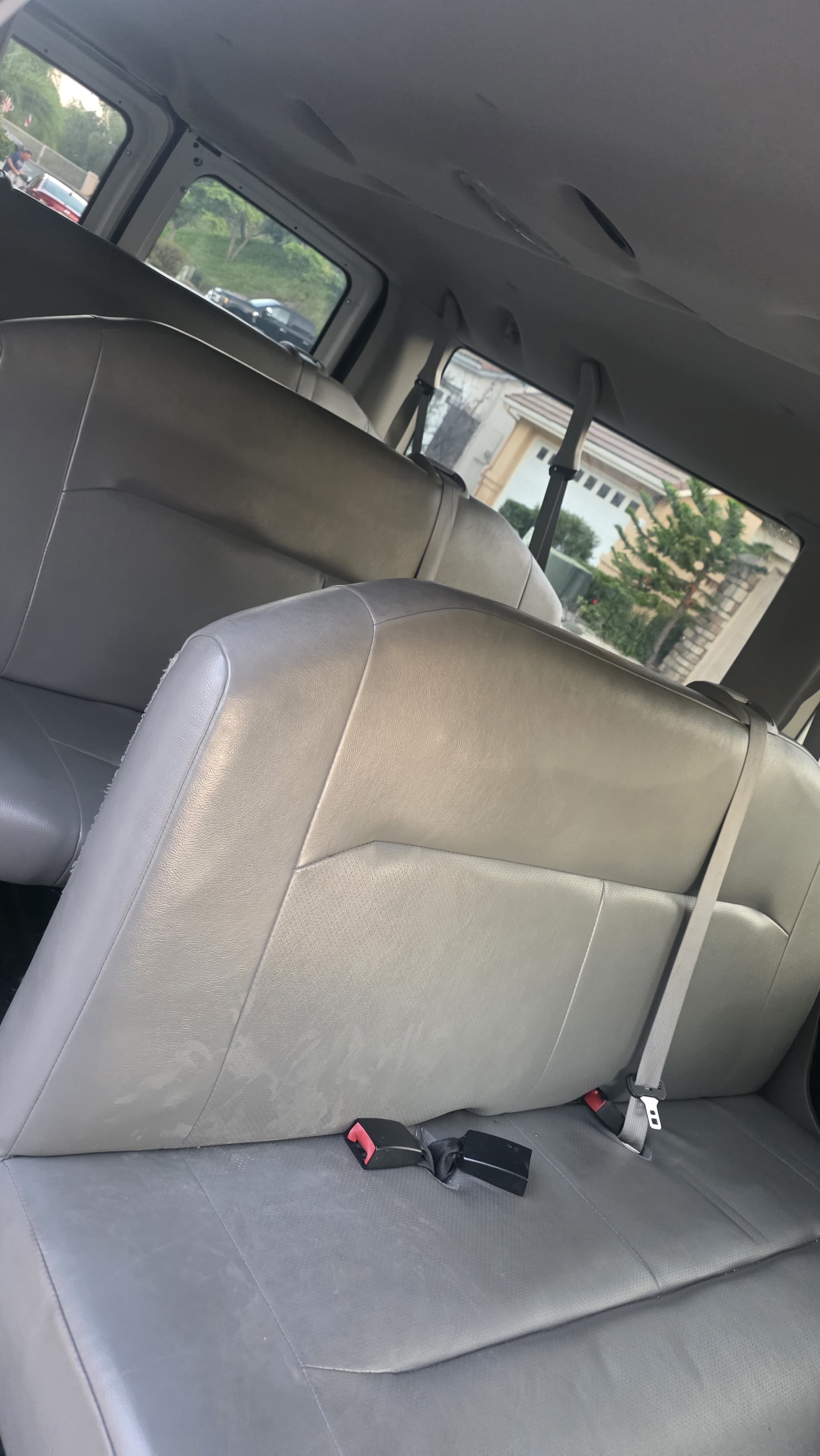 Used 2009 Ford E-350 and Econoline 350 XL RWD image 2
