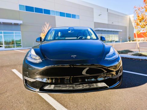 Used 2020 Tesla Model Y Long Range image 2
