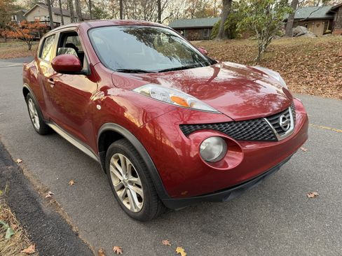 Used 2011 Nissan Juke S image 2
