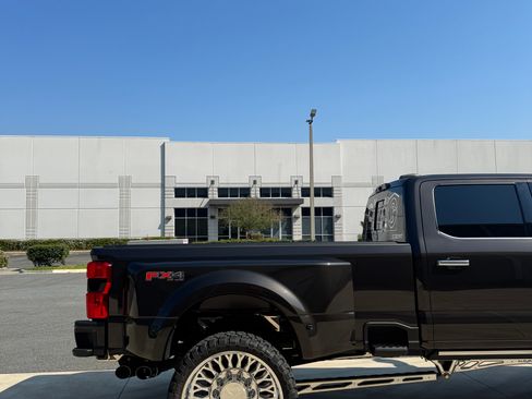 Used 2025 Ford F450 Platinum w/ Platinum Plus Package image 14