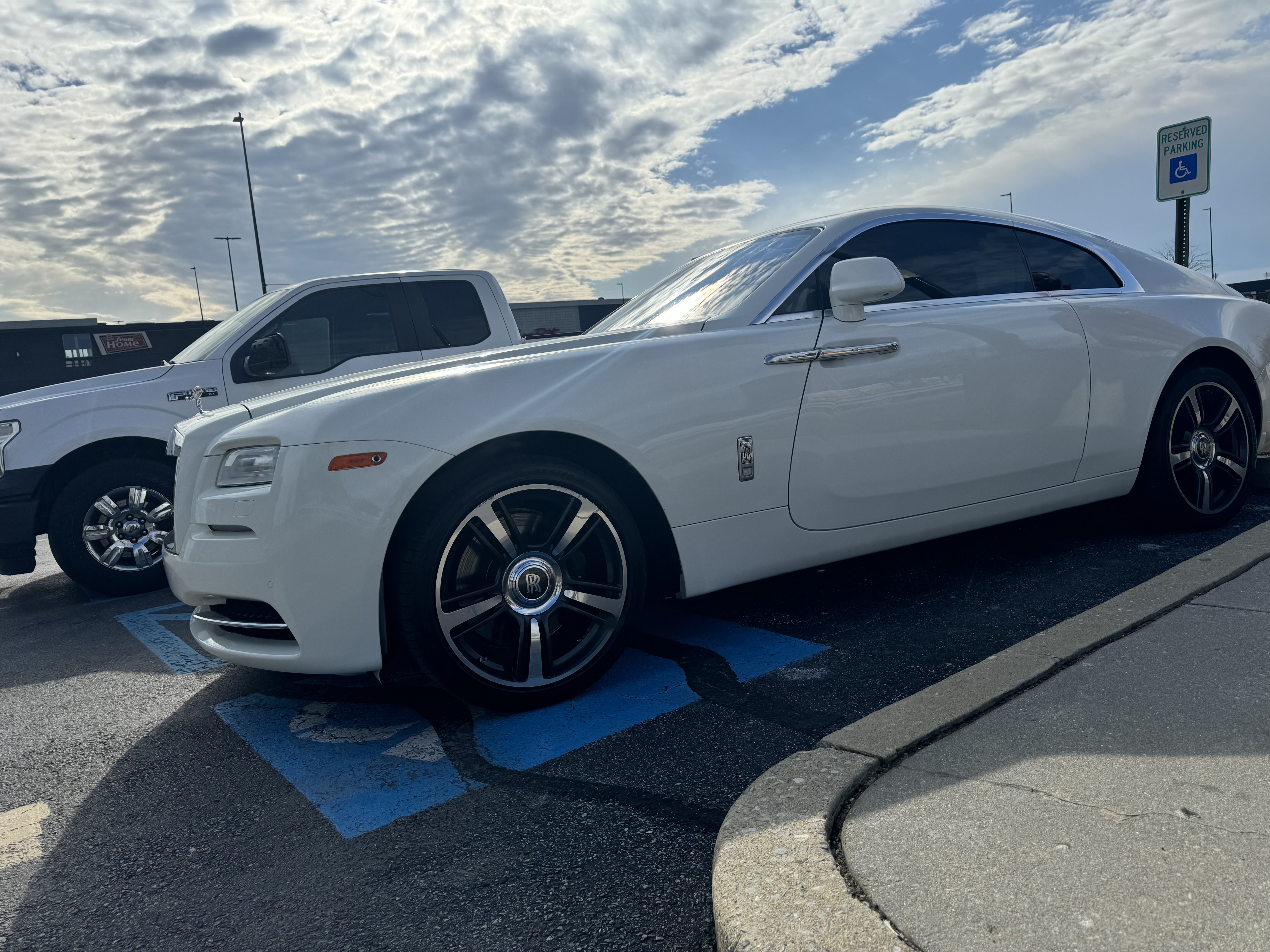 Used 2015 Rolls-Royce Wraith RWD image 21