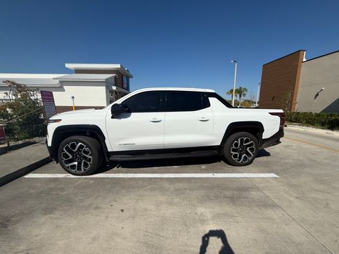 Used 2024 Chevrolet Silverado EV RST AWD/4WD image 11