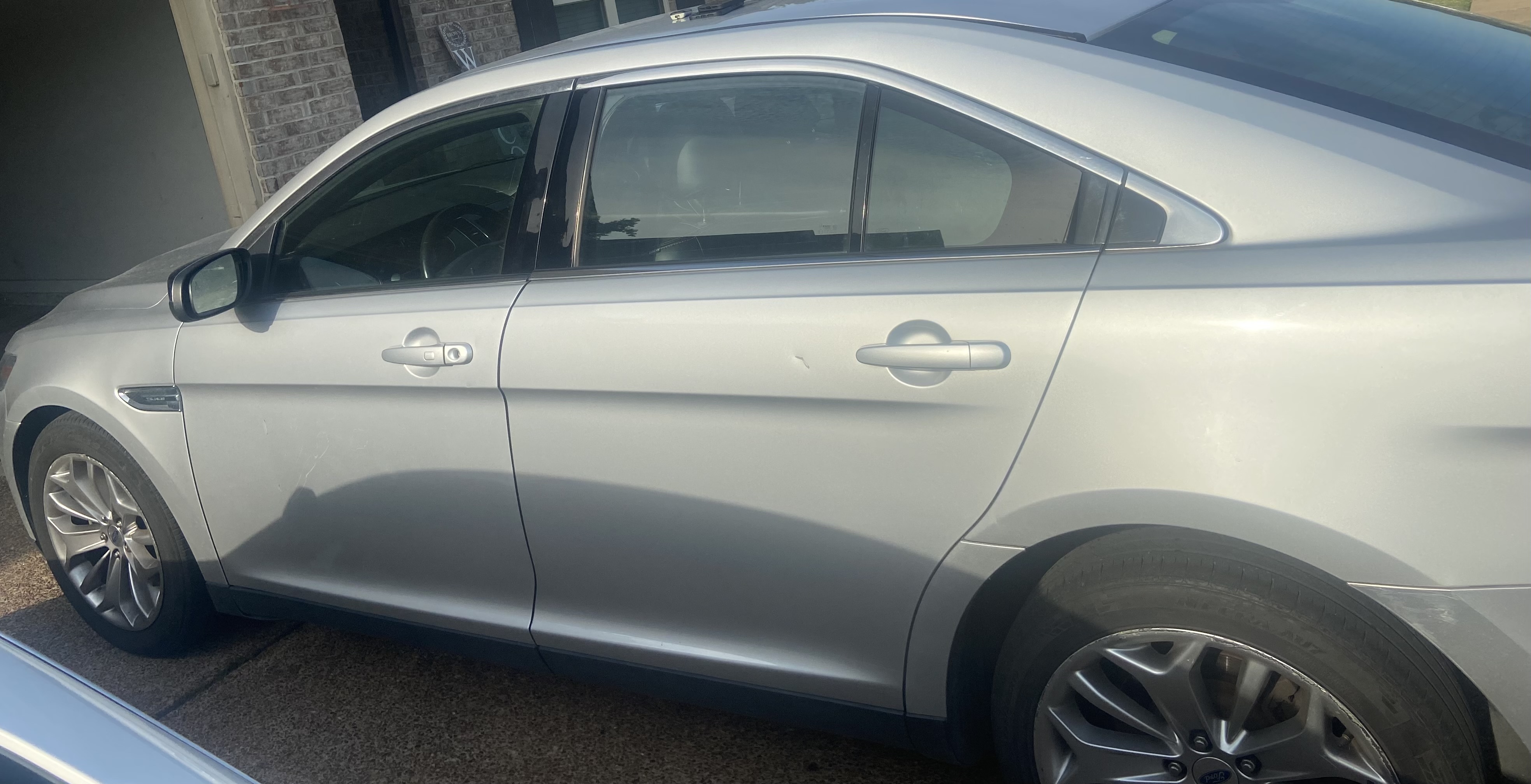 Used 2019 Ford Taurus Limited FWD image 9