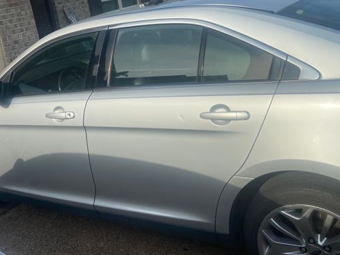 Used 2019 Ford Taurus Limited FWD image 9