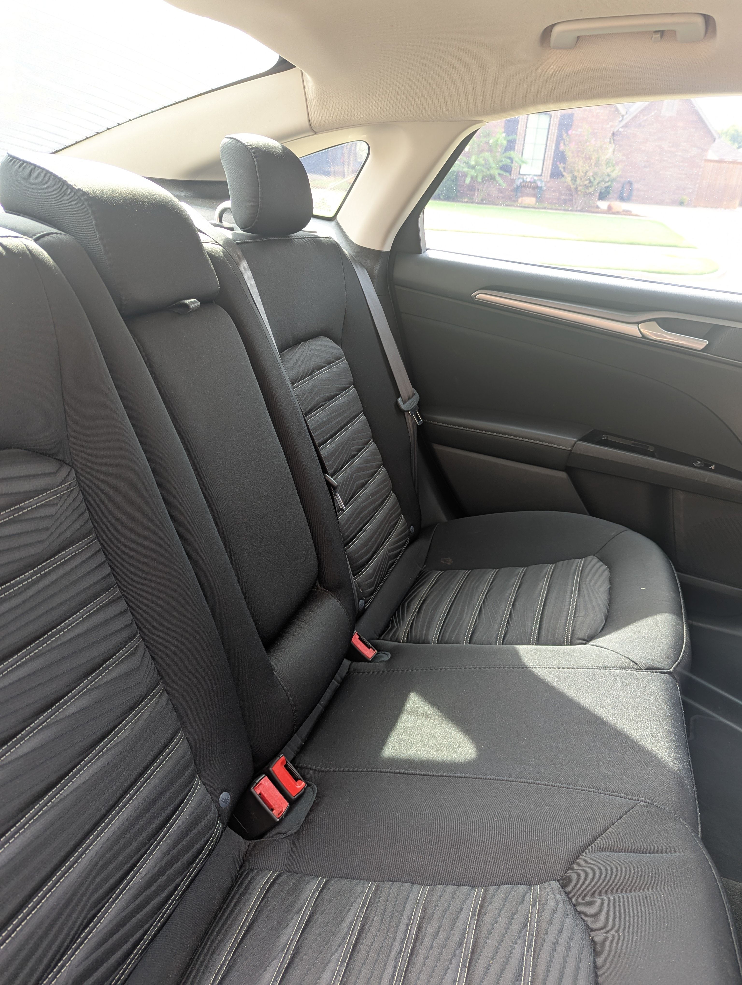 Used 2016 Ford Fusion SE FWD image 16