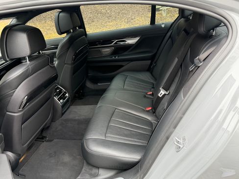 Used 2019 BMW 740i w/ M Sport Package image 4