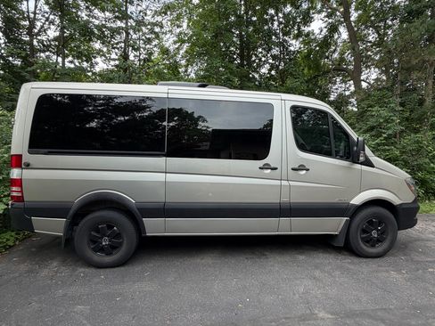 Used 2016 Mercedes-Benz Sprinter 2500 image 4