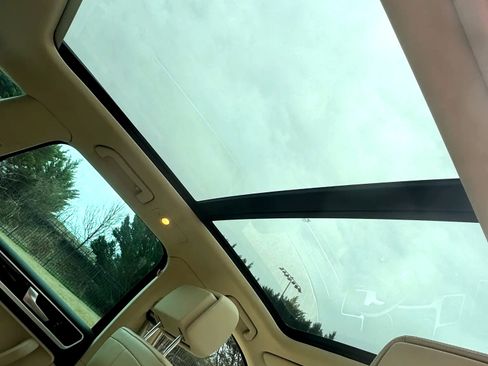 Used 2012 Volkswagen Touareg VR6 image 15