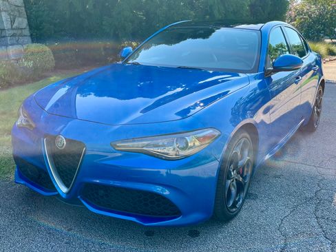 Used 2019 Alfa Romeo Giulia Ti Sport w/ Quick Order Package 22S Sport AWD/4WD image 4