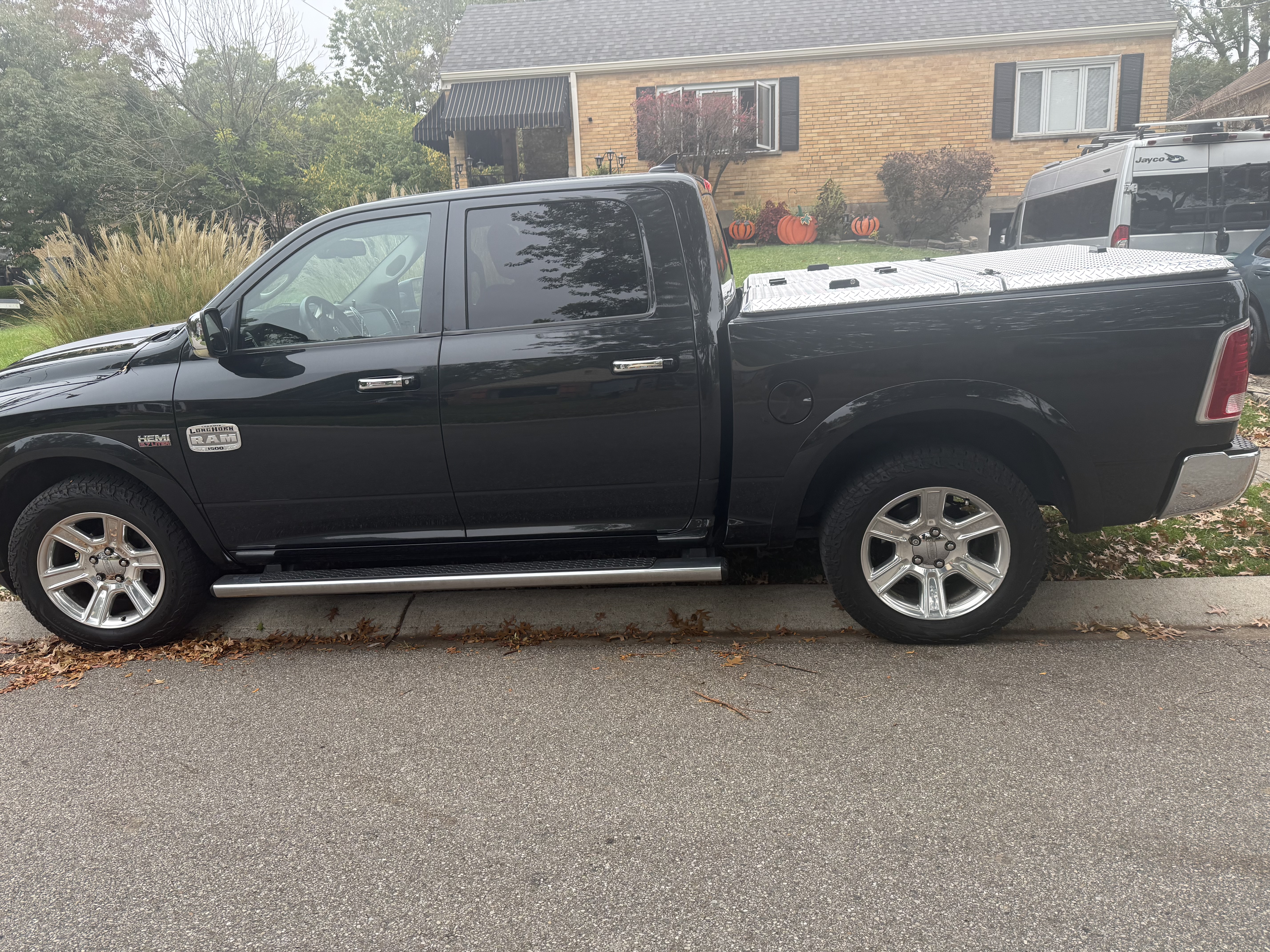 Used 2016 RAM 1500 Laramie Longhorn w/ Convenience Group AWD/4WD image 5