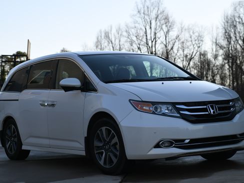 Used 2015 Honda Odyssey Touring image 6