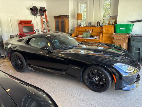 Used 2017 Dodge Viper SRT-10 image 2