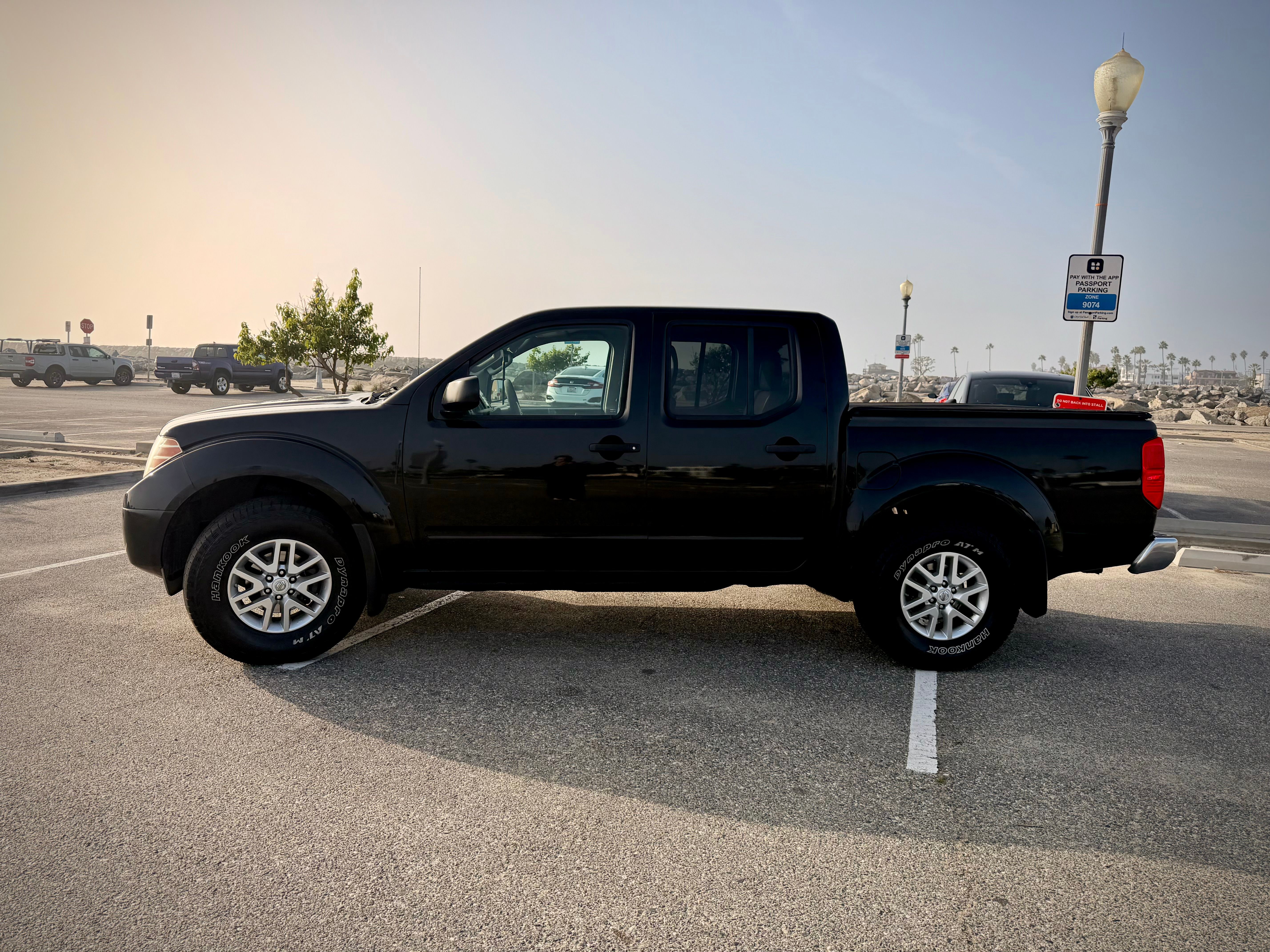 Used 2014 Nissan Frontier SV AWD/4WD image 1