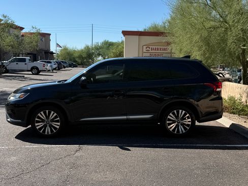 Used 2019 Mitsubishi Outlander ES FWD image 4