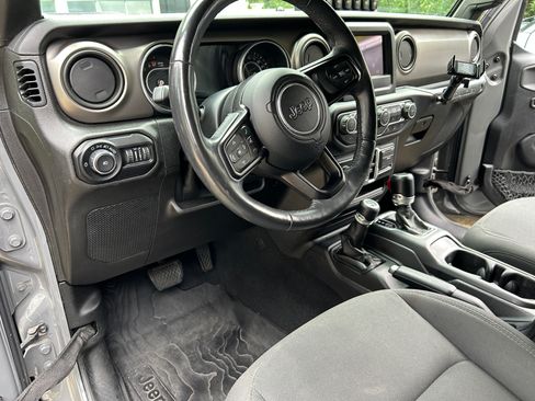Used 2018 Jeep Wrangler Unlimited Sport S AWD/4WD image 11