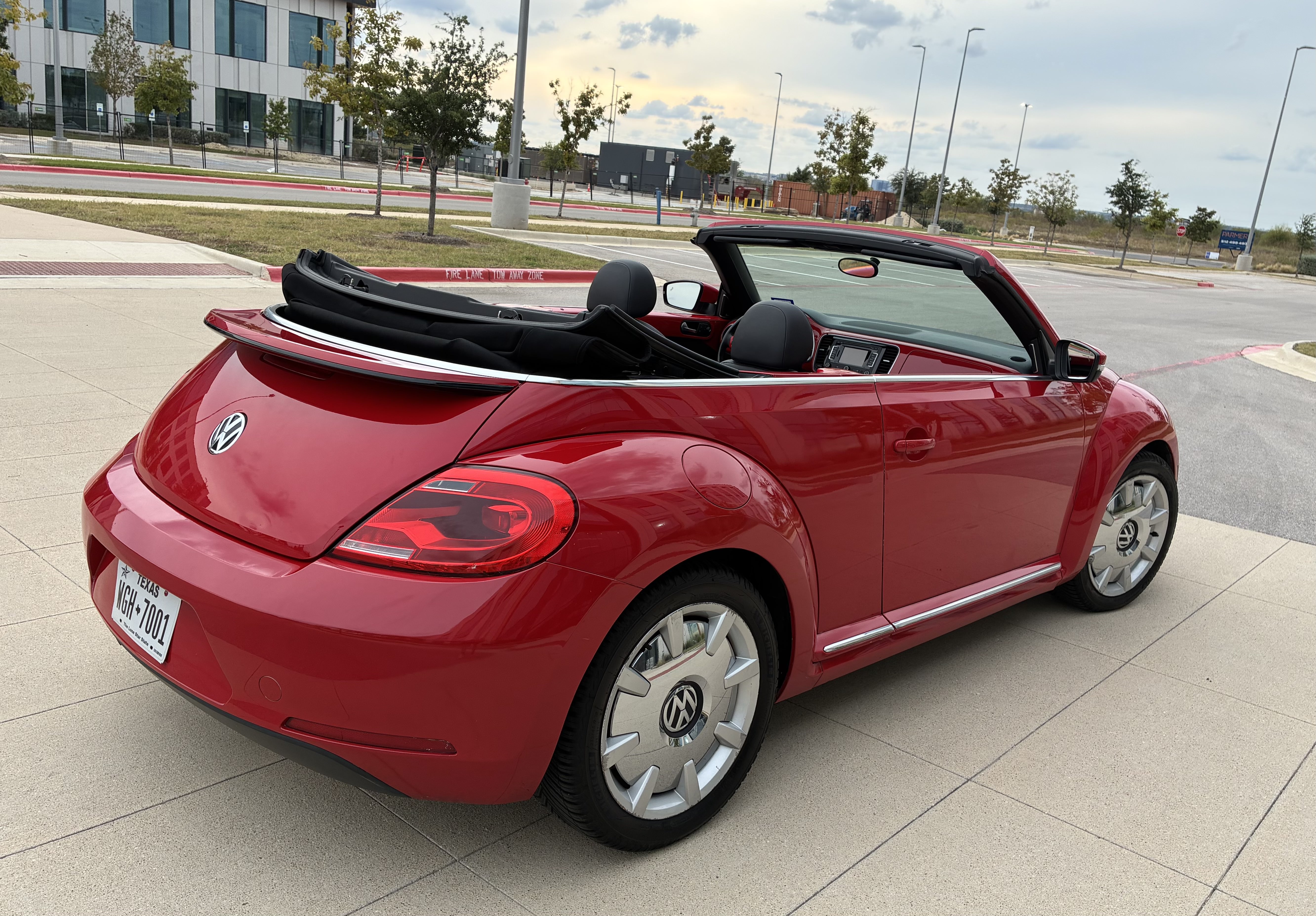 Used 2015 Volkswagen Beetle 1.8T FWD image 9