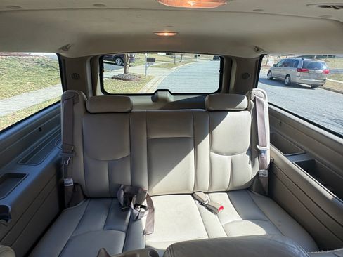 Used 2003 Chevrolet Suburban Z71 image 8