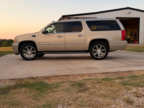 Used 2008 Cadillac Escalade ESV AWD image 1
