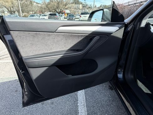 Used 2025 Tesla Model Y Long Range AWD/4WD image 10