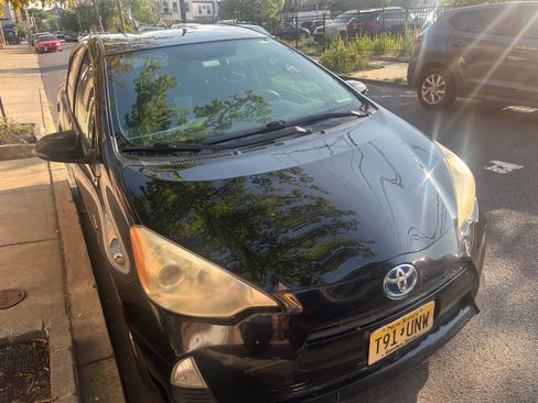 Used 2012 Toyota Prius C Two FWD image 7