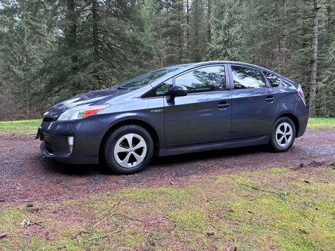 Used 2013 Toyota Prius Three image 11