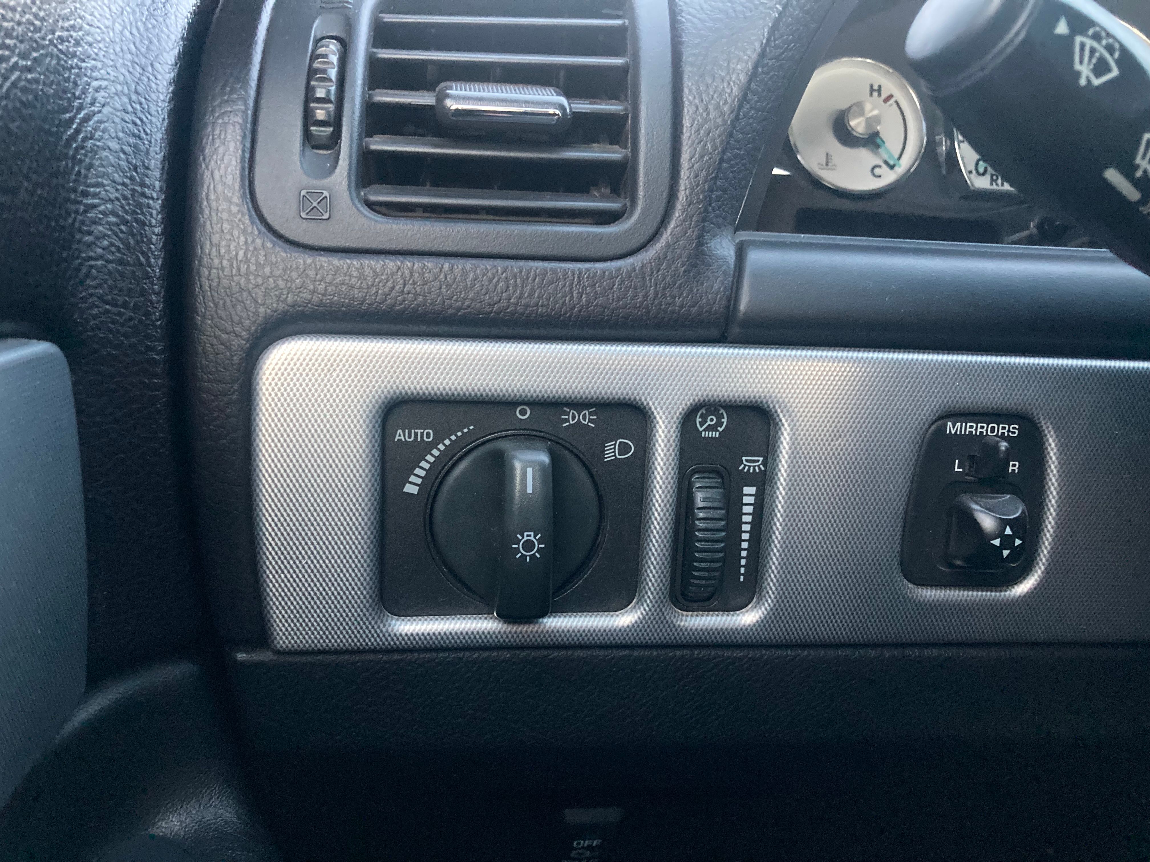 Used 2005 Ford Thunderbird RWD image 27