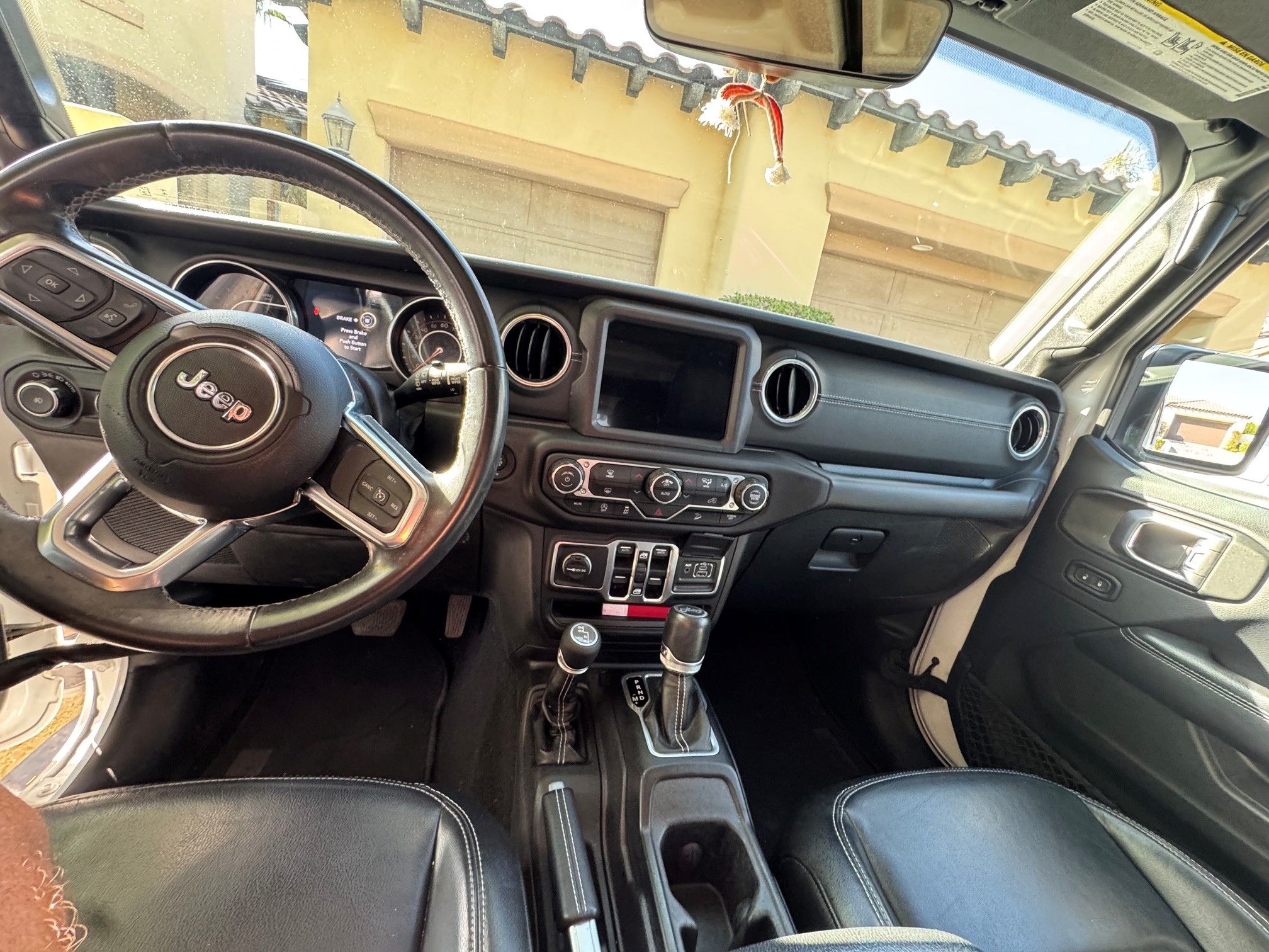 Used 2018 Jeep Wrangler Unlimited Sahara AWD/4WD image 14