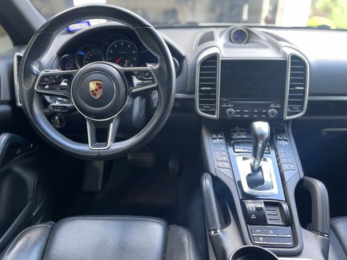 Used 2018 Porsche Cayenne Platinum Edition AWD/4WD image 13
