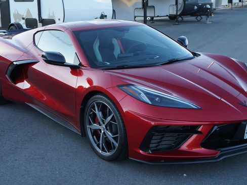 Used 2022 Chevrolet Corvette Stingray Preferred Cpe w/ Engine Appearance Package RWD image 1