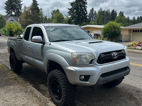 Used 2012 Toyota Tacoma Pickup 4D 6 ft w/ TRD Sport Pkg image 2