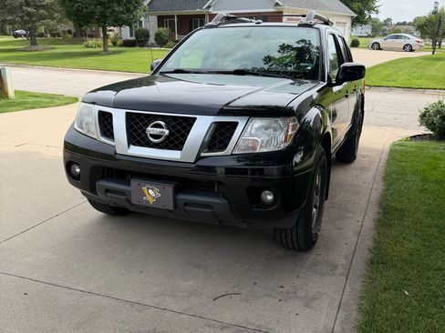 Used 2013 Nissan Frontier PRO-4X w/ Pro-4x Luxury Pkg AWD/4WD image 2