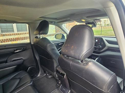 Used 2022 Toyota Highlander XLE image 15