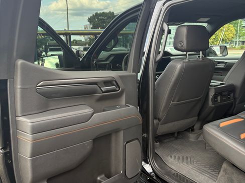 Used 2023 GMC Sierra 1500 AT4 w/ AT4 Preferred Package AWD/4WD image 8