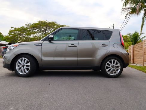 Used 2017 Kia Soul + w/ Primo Package image 4