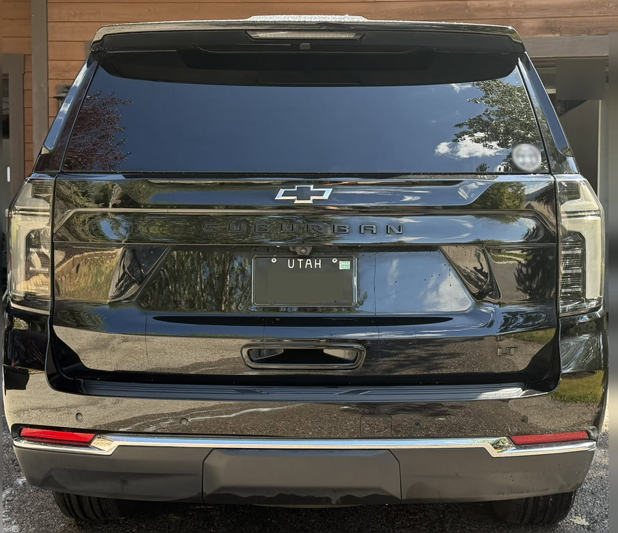 Used 2025 Chevrolet Suburban LT w/ Comfort Package AWD/4WD image 4