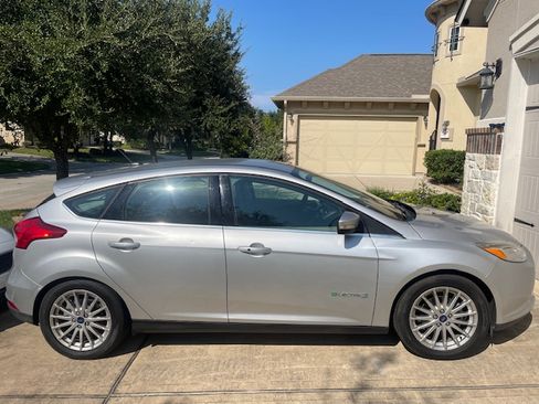 Used 2016 Ford Focus Electric Hatchback image 4
