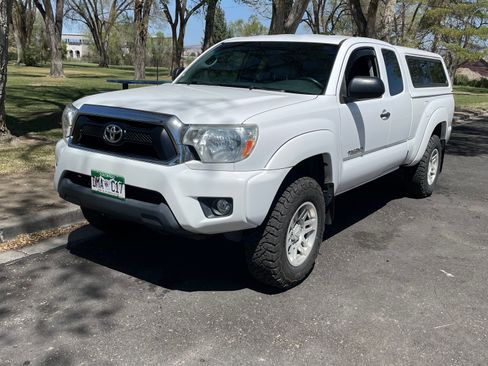 Used 2015 Toyota Tacoma 4x4 Access Cab V6 w/ SR5 Package image 1