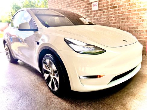 Used 2023 Tesla Model Y Long Range AWD/4WD image 12