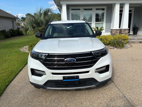 Used 2020 Ford Explorer XLT w/ Equipment Group 202A RWD image 2