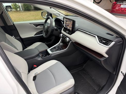 Used 2025 Toyota RAV4 Limited image 11