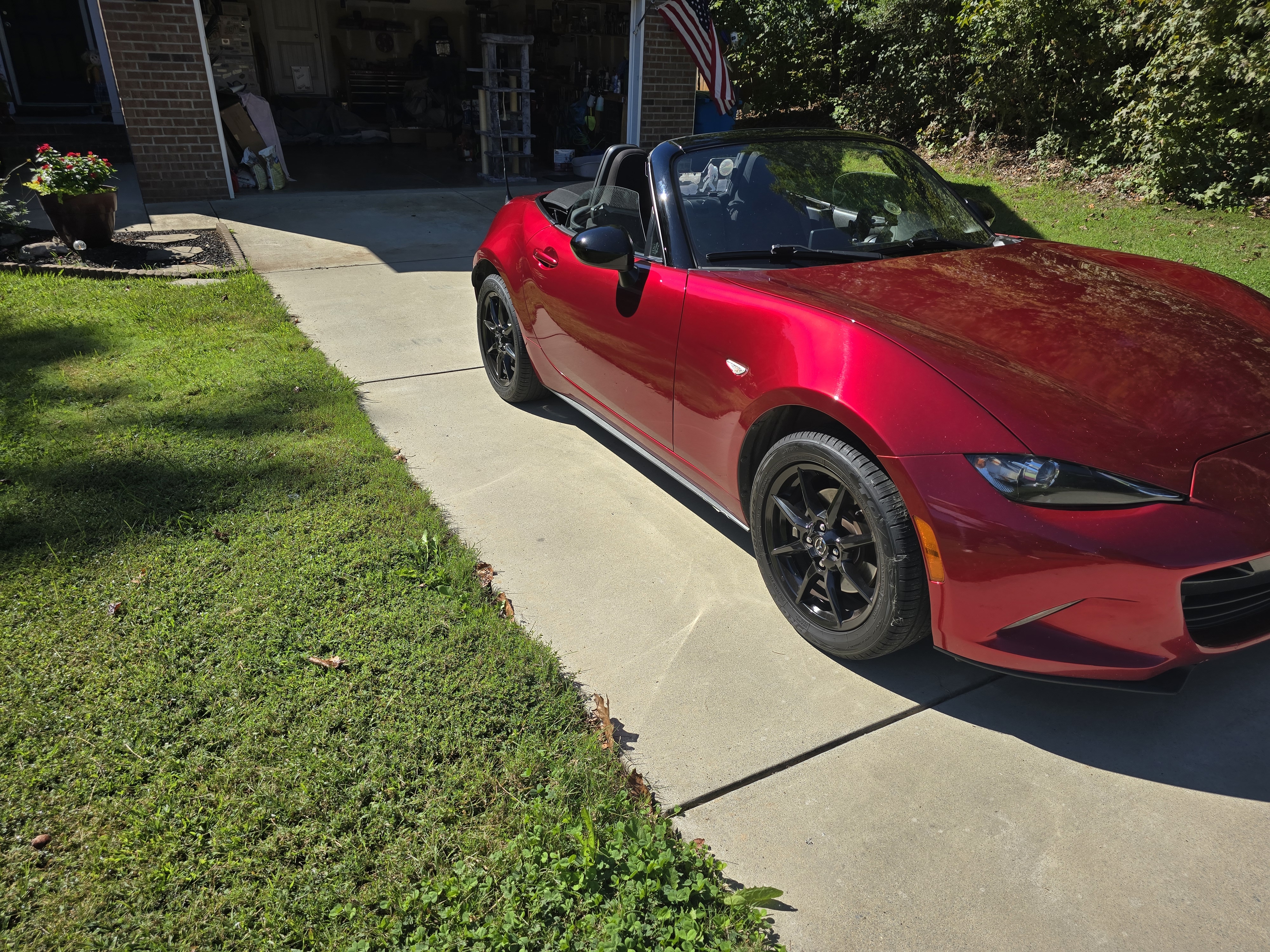 Used 2019 MAZDA MX-5 Miata Sport w/ I-ACTIVSENSE Sport Package RWD image 10