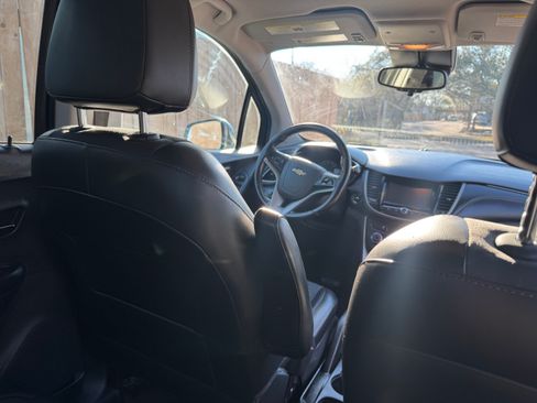 Used 2017 Chevrolet Trax LT w/ Driver Confidence Package FWD image 12