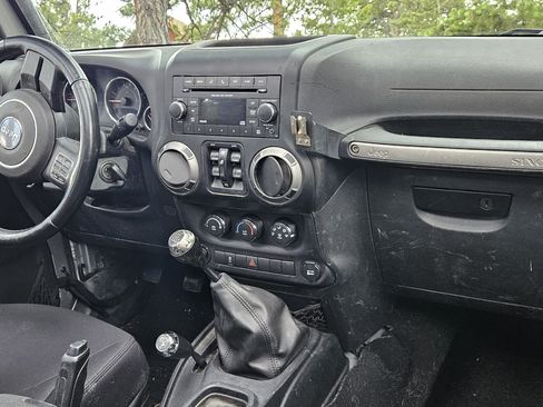 Used 2017 Jeep Wrangler Unlimited Sport image 6