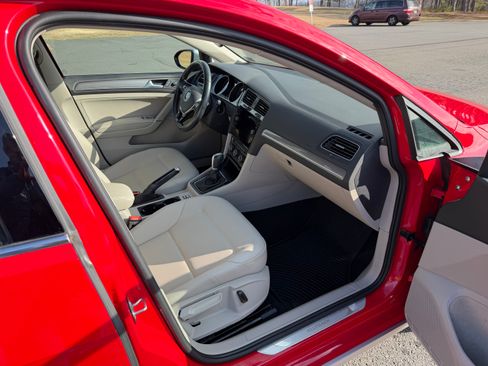 Used 2018 Volkswagen Golf Alltrack SE image 12