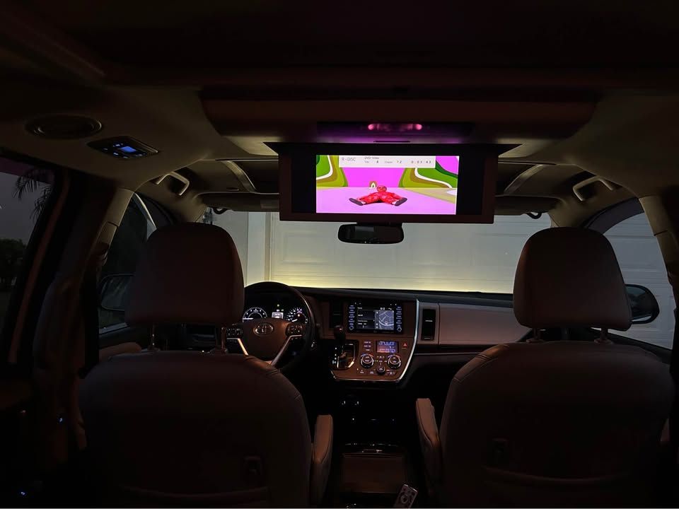 Used 2019 Toyota Sienna Limited Premium FWD image 11