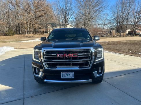 Used 2021 GMC Yukon XL SLT w/ SLT Premium Package image 9