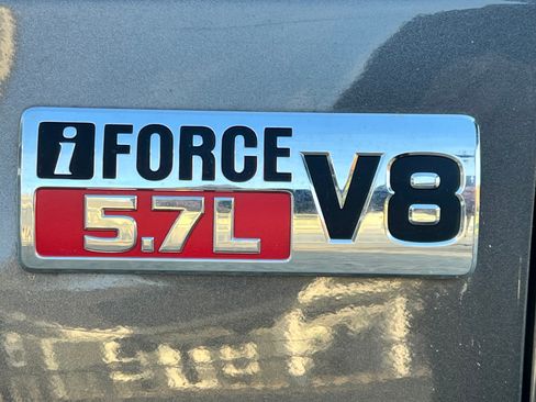 Used 2011 Toyota Tundra 4x4 CrewMax image 9