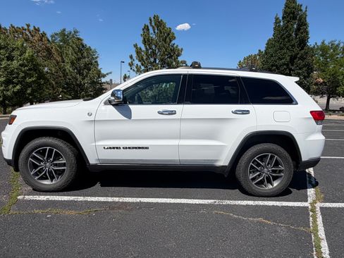 Used 2017 Jeep Grand Cherokee Limited w/ Luxury Group II AWD/4WD image 9