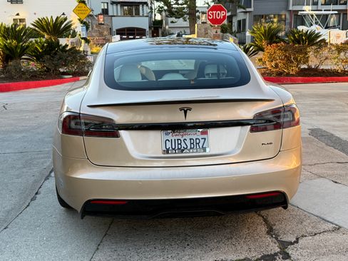 Used 2021 Tesla Model S Plaid image 5